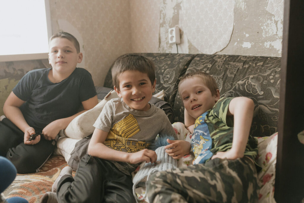 Как помочь семьям с инвалидами Фотография медиапроекта «Про фудшеринг»: дети из многодетной семьи
