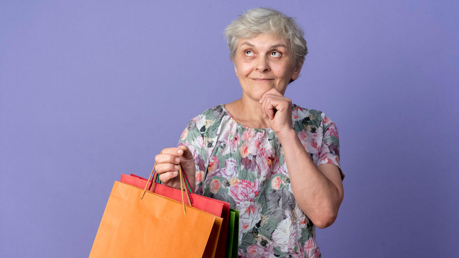 Бабушка с пакетами